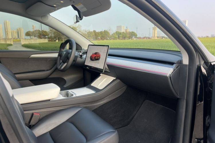 Used Tesla Model Y 2023 Rear-Wheel-Drive Version