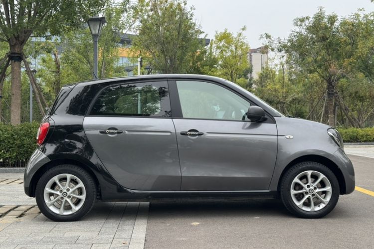 Used smart forfour 2018 1.0L 52 kW Dynamic Edition
