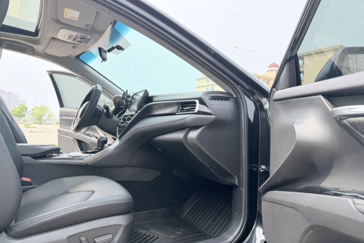 Used Toyota Camry 2023 2.0GVP Premier Edition Interior 4