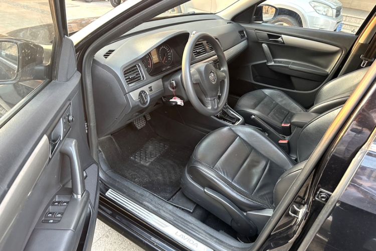 Used Volkswagen Lavida 2013 Revised Version 1.4 TSI DSG Comfort Edition Interior 2