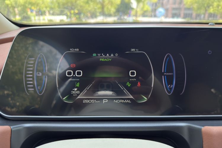 Used ORA Good Cat 2023 401 km Standard Range Premium Version Lithium Iron Phosphate Odometer Close Up