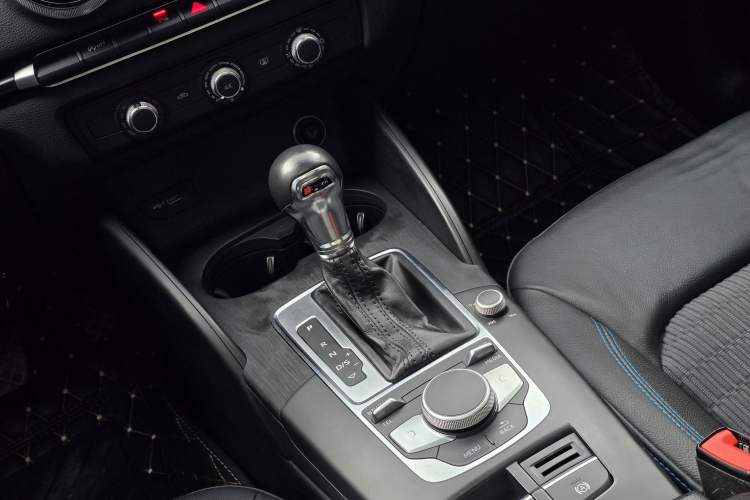 Used Audi A3 2019 Limousine 35 TFSI Fashion Edition China VI Emission Standard Interior 10