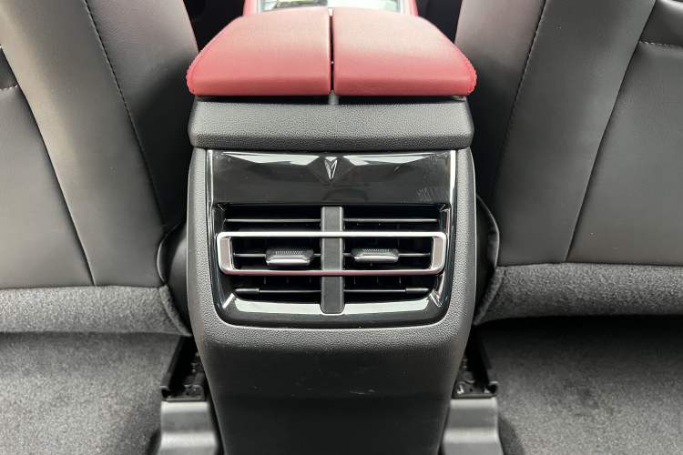 Used CHANGAN CS85 COUPE 2019 2.0T Automatic Luxury Edition China VI Standard
