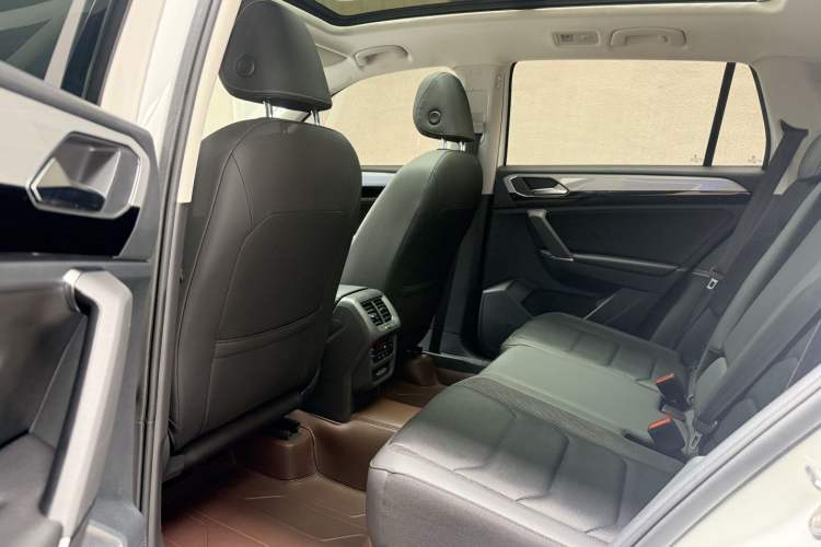 Used Volkswagen Tayron 2022 280TSI Two-Wheel Drive Luxury Smart Connectivity Version Interior 4