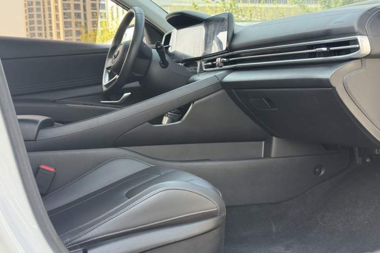 Used Hyundai Elantra 2021 1.5L CVT LUX Prestige Edition
