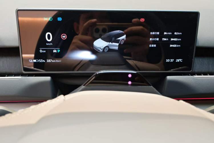 Used Nio ES8 2024 75 kWh Odometer Close Up