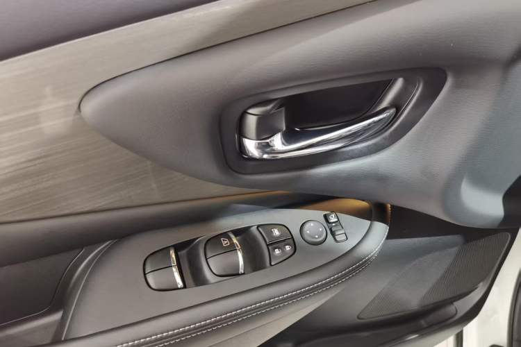 Used Nissan Murano 2021 2.5L XL Two-Wheel Drive Smart Connect Luxury Edition Interior 8