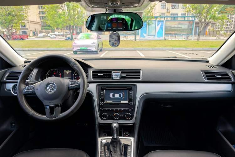 Used Volkswagen Passat 2015 1.8TSI DSG Prestige Edition Interior 3