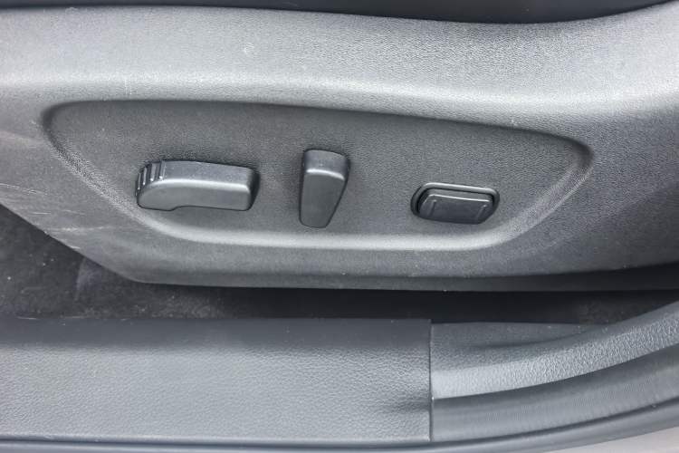 Used Nissan X-Trail 2014 2.5L CVT Luxury Edition 4WD Interior 7