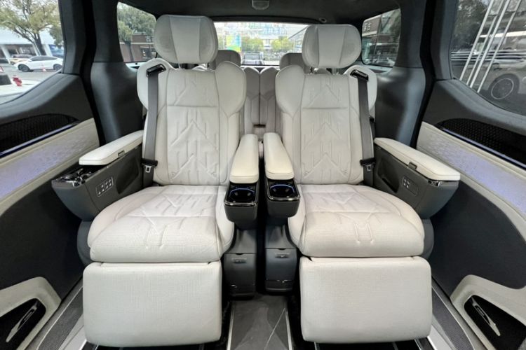 Used Zeekr 009 2024 Six-Seat Executive Version 4WD 108 kWh
