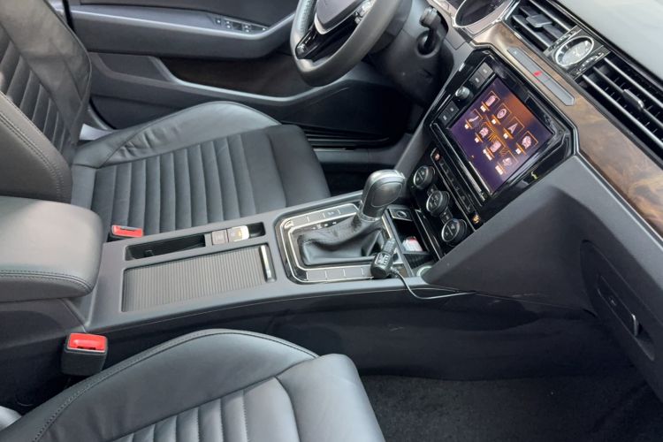 Used Volkswagen Magotan 2019 330TSI DSG Luxury Version China VI Standard Interior 11