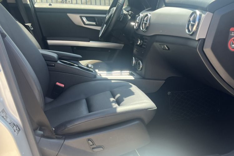 Used Mercedes-Benz GLK-Class 2013 GLK 300 4MATIC Dynamic Sunroof Model Interior 6