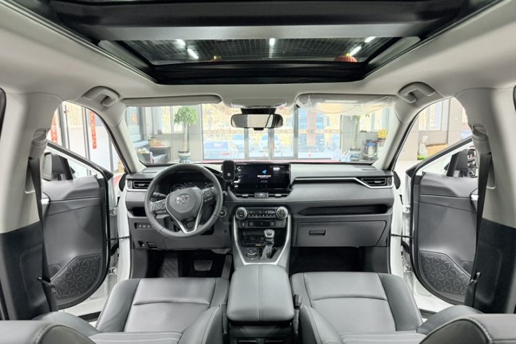 Used Toyota RAV4 2023 Dual-Engine 2.5L E-CVT Four-Wheel Drive Elite Plus Edition
