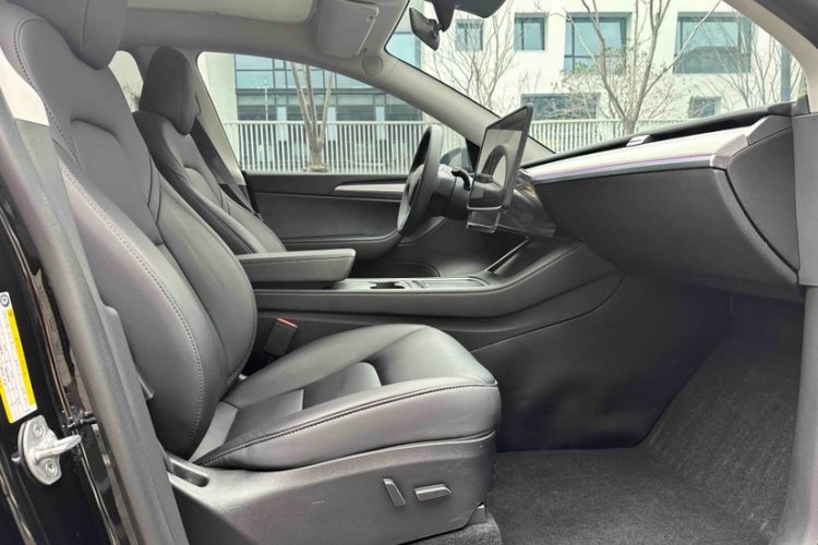 Used Tesla Model Y 2023 Rear-Wheel-Drive Version
