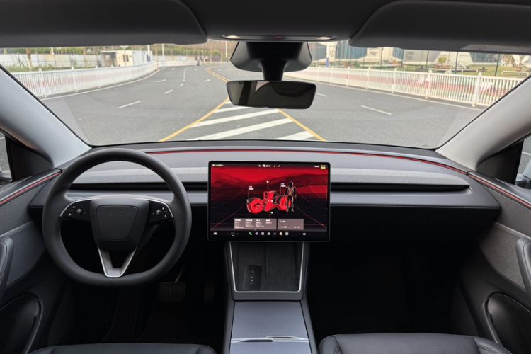 Used Tesla Model Y 2025 Rear-Wheel-Drive Version
