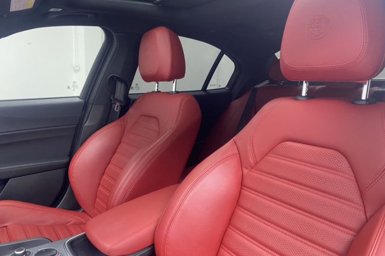 Used Alfa Romeo Giulia 2023 2.0T 280HP Track Edition
