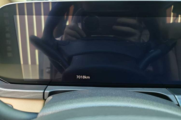 Used Buick GL8 2021 ES Landtrek 653T Luxury Model Odometer Close Up