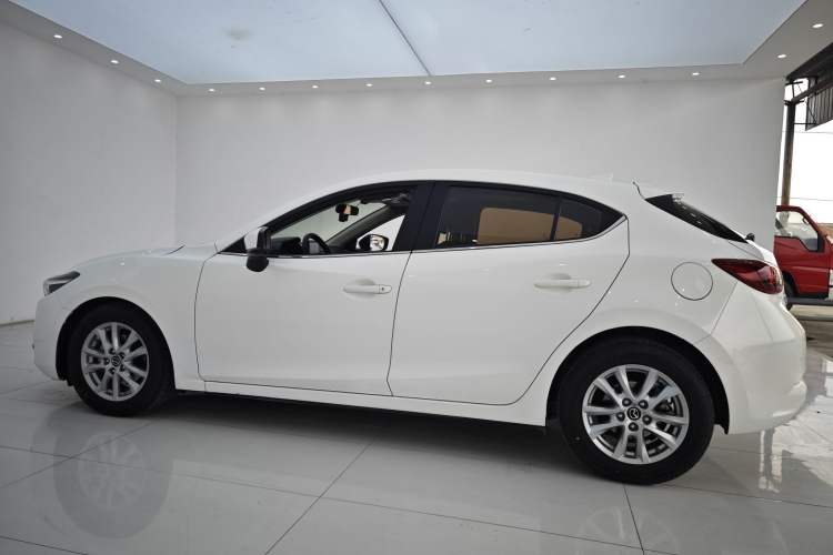 Used Mazda 3 Axela 2017 Hatchback 1.5L Automatic Luxury Model Emission Standard China V