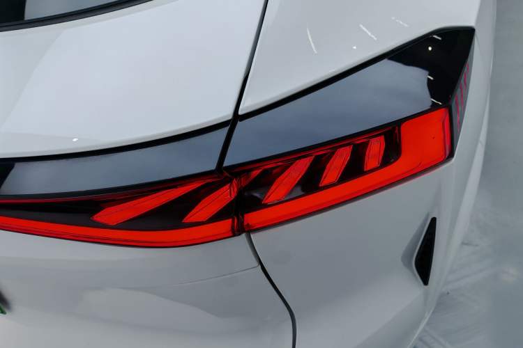 Used CHANGAN UNI-Z New Energy 2024 Blue Whale Smart Electric iDD 125km Excellence Model Exterior 11