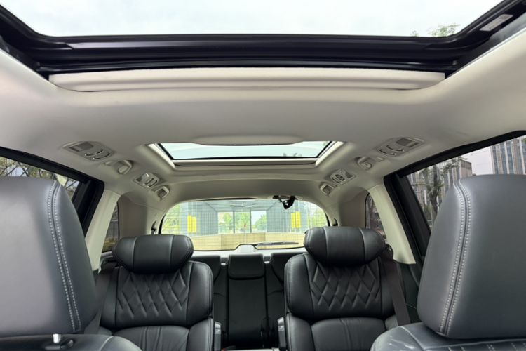 Used Honda Elysion 2019 2.0L Hybrid Luxury Edition Interior 4