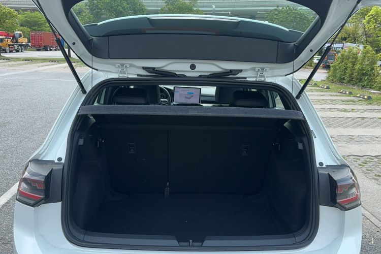 Used Volkswagen Golf 2025 300TSI R-Line Trunk