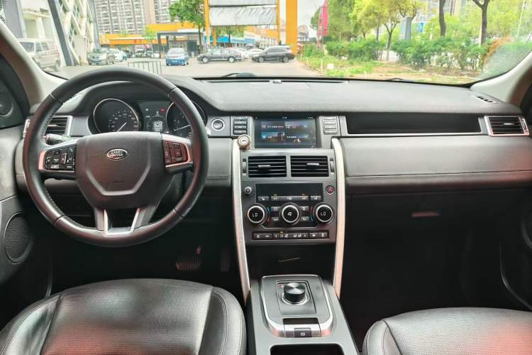 Used Land Rover Discovery Sport 2018 240 PS HSE Version Interior 3