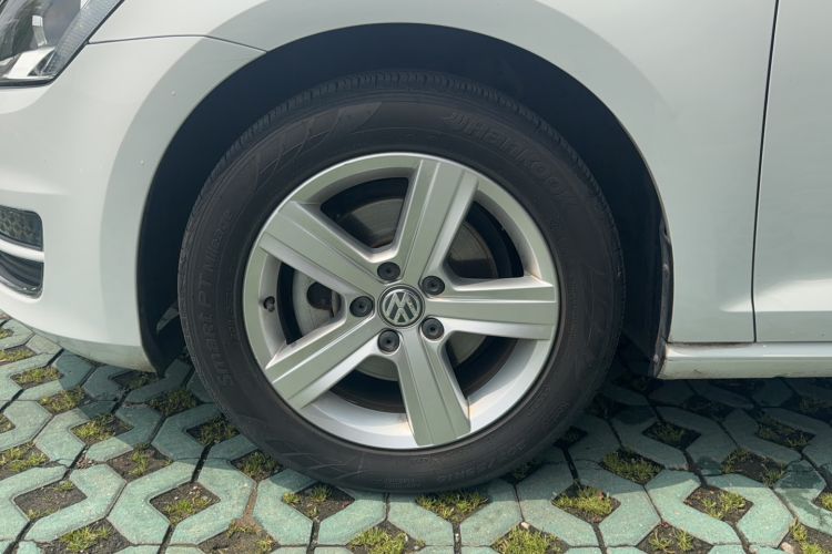 Used Volkswagen Golf 2017 1.6L Automatic Comfort Million-Vehicle Anniversary Edition
