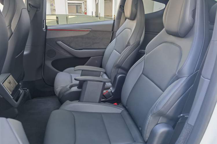 Used Tesla Model Y L 2025 Model Long-Range All-Wheel-Drive Version
