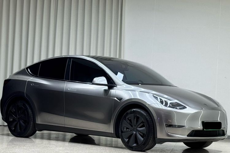 Used Tesla Model Y 2022 Long-Range All-Wheel-Drive Version