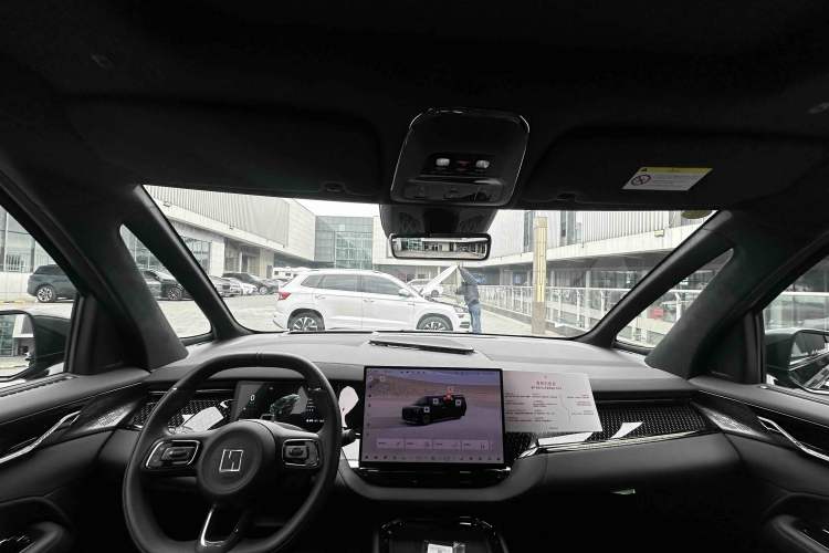 Used Zeekr 009 2024 7-Seater Walk-Through Version Four-Wheel Drive 108 kWh Interior 2