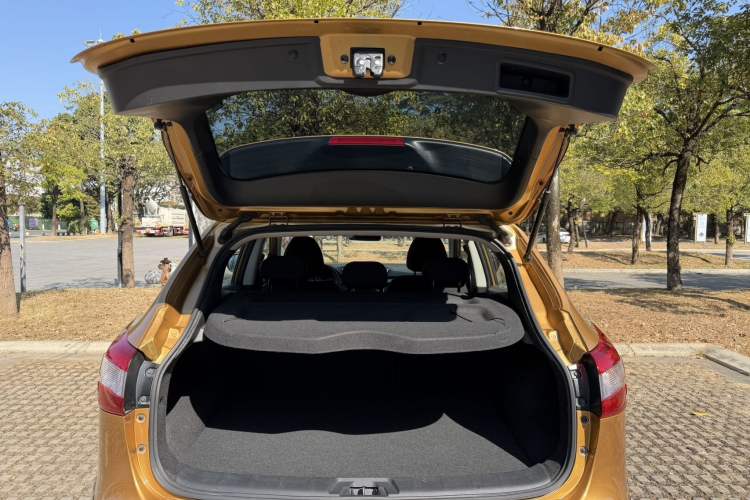 Used Nissan Qashqai 2017 2.0L CVT Elite Edition China V Standard Interior 7