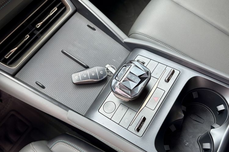 Used BYD Qin L 2025 DM-i Smart Drive 120KM Leading Model