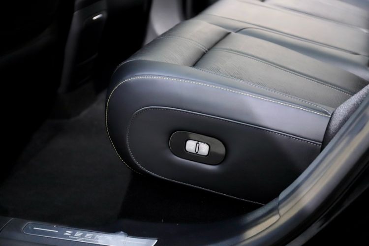 Used Zeekr 7X 2025 100 kWh Long-Range Rear-Wheel Drive with Intelligent Driving Features