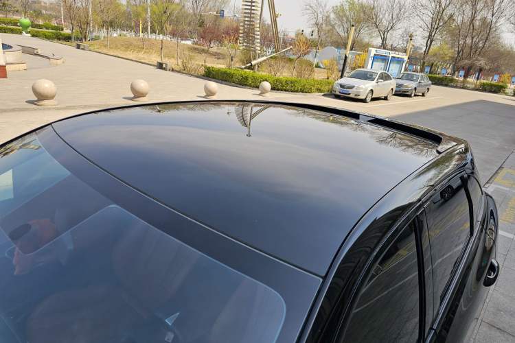 Used Venucia V 2022 260T Black Horse Edition · Idol