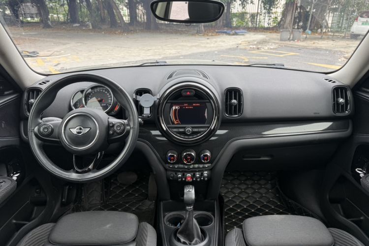 Used MINI Countryman 2017 1.5T COOPER ALL4 Traveler Interior 3