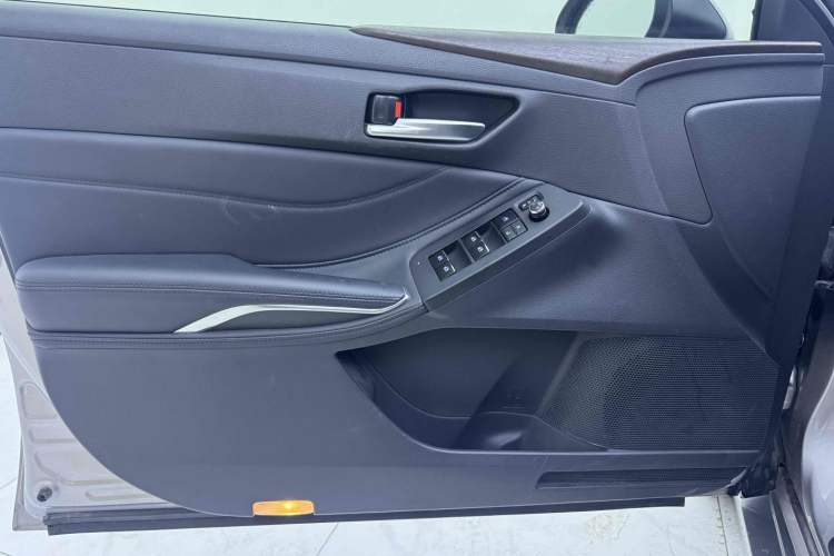 Used Toyota Avalon 2019 2.0L XLE Premium Edition China VI