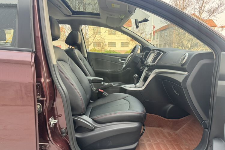 Used Venucia T70 2015 2.0L CVT Smart Edition
