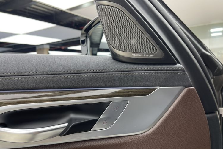 Used BMW 7 Series 2018 730Li Leading Model Excellence Package Interior 9