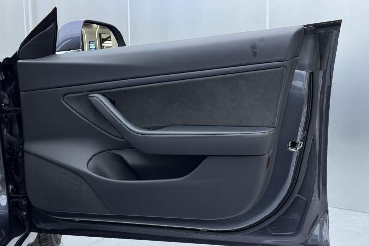 Used Tesla Model 3 2019 Long-Range All-Wheel-Drive Version
