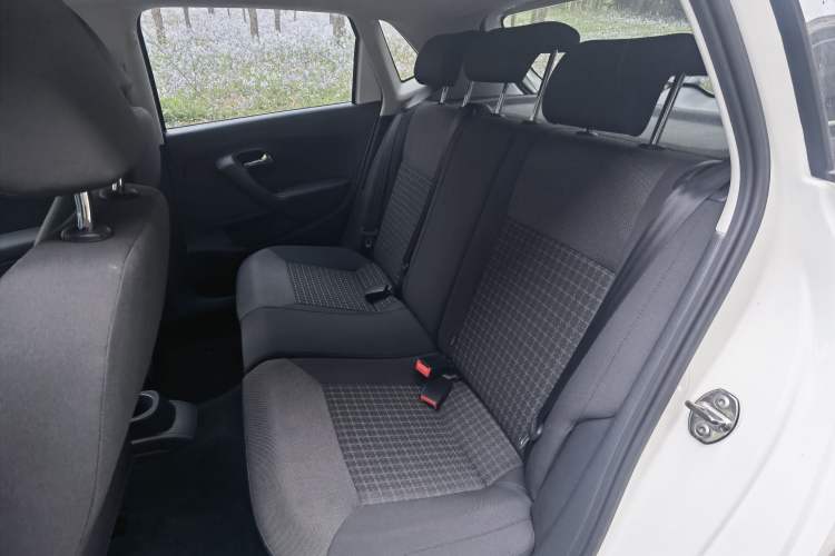 Used Volkswagen Polo 2016 1.6L Automatic Comfort Model Interior 3