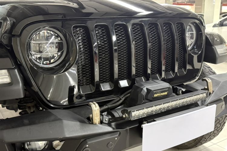 Used Jeep Wrangler 2019 2.0T Sahara Four-Door Version China VI Emission Standard
