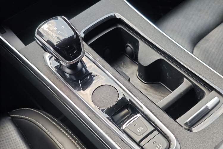 Used SOL X8 2021 300T DCT Panoramic Luxury Edition 6 Seats Gear Lever