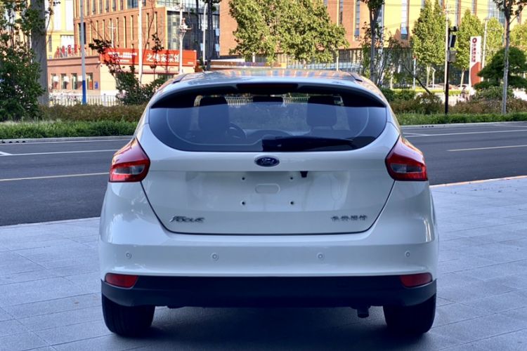 Used Ford Focus 2015 Hatchback 1.6L Manual Fashion Edition
