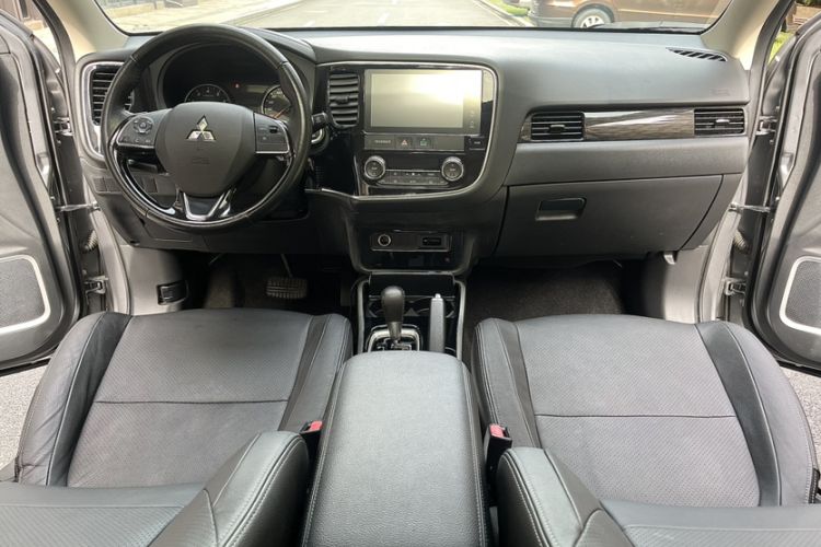 Used Mitsubishi Outlander 2018 2.0L Two-Wheel Drive Glory Edition 5 Seats
