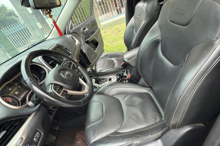 Used Jeep Cherokee 2017 2.0L Superior Edition