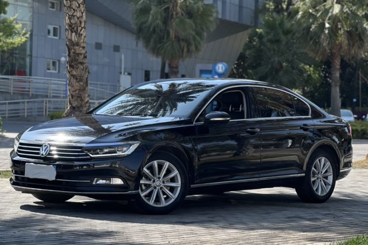 Used Volkswagen Magotan 2018 330TSI DSG Advanced Model Front Left 45 Deg