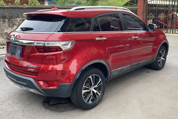 Used JMC Yusheng S330 2016 1.5L GTDi Automatic Two-Wheel Drive Fashion Edition
