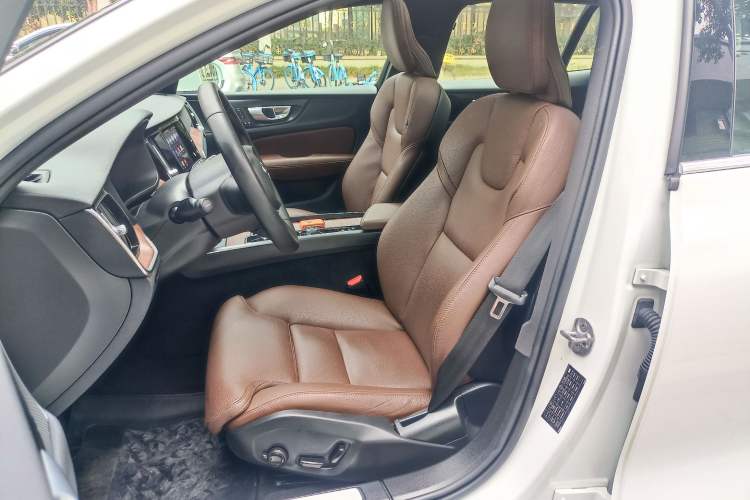 Used Volvo V60 2024 B5 Zhiyuan Luxury Edition
