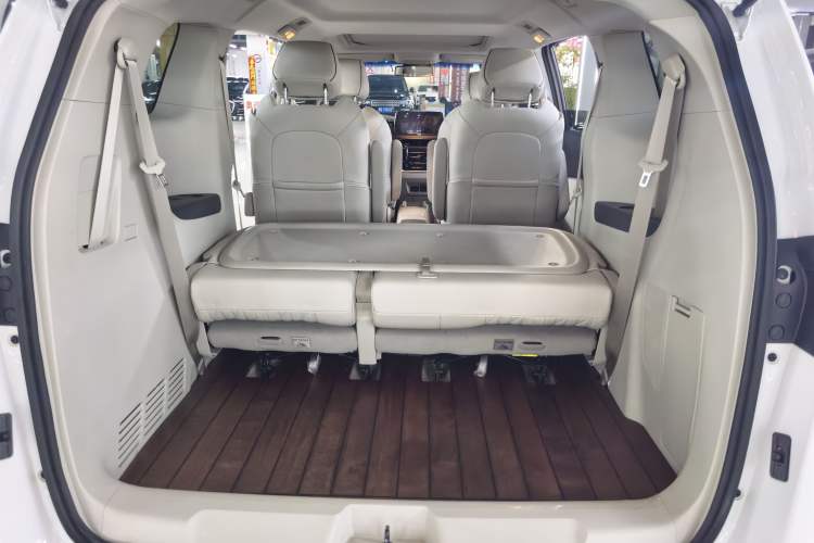 Used Buick GL8 2022 Land Business Class 652T Luxury Model

