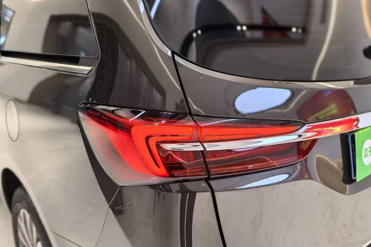 Used Buick GL8 2021 Land Cruiser Executive Class 652T Comfort Model
